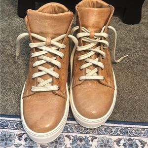 Tan BedStu women’s High-Top Lirica Sneakers